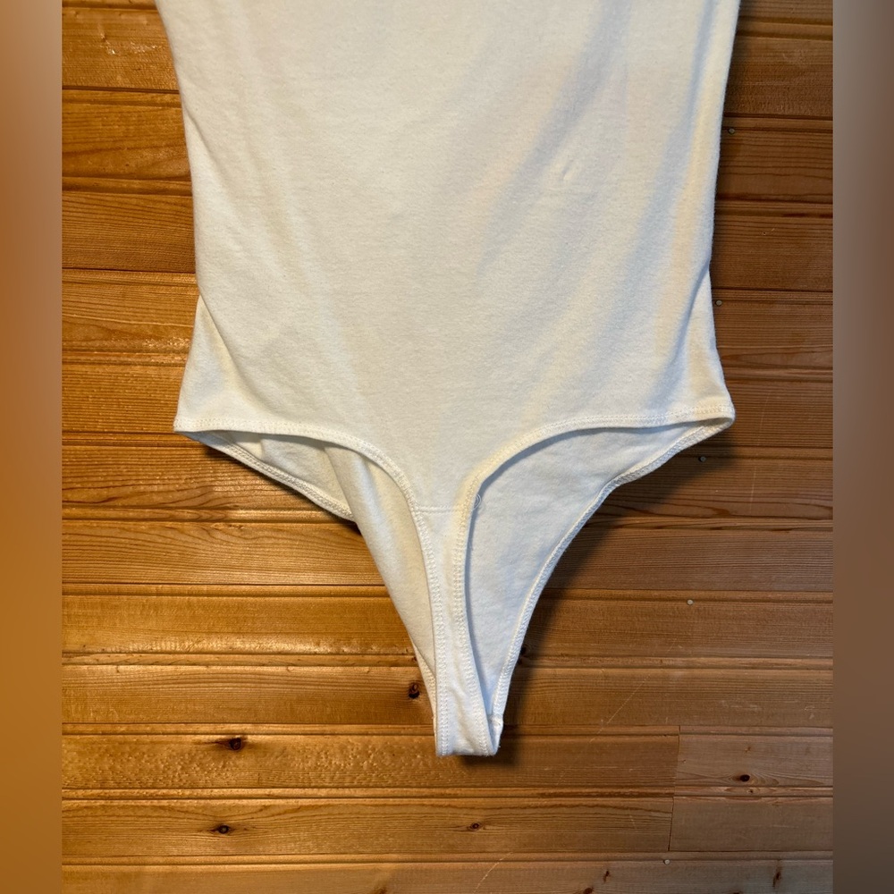 NWOT Abercrombie White Crossover Bodysuit - Picture 10 of 11